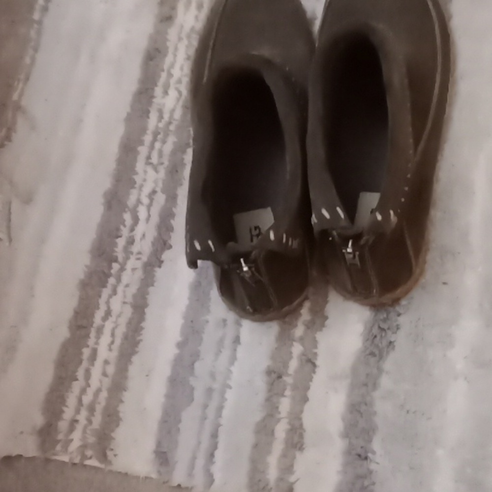 UGG Barney boots - Picture 2 of 5